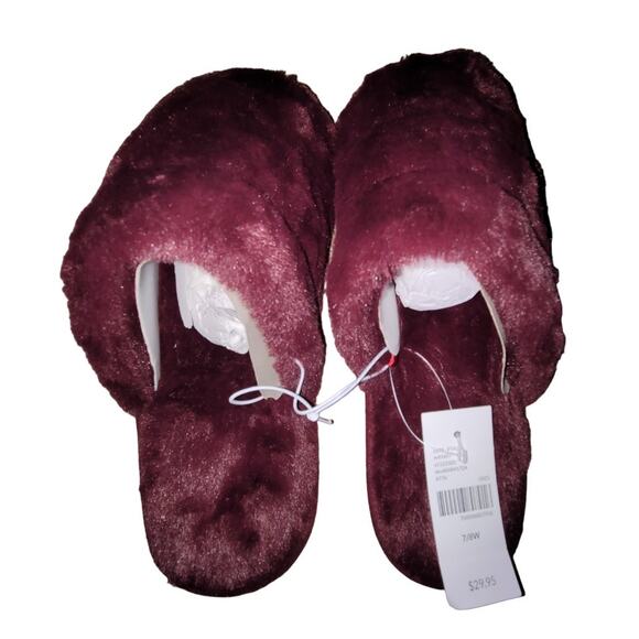 Quilted Faux Fur Slippers Women's Plus Size Lane Bryant, Burgundy  Size 7/8W - Picture 3 of 5